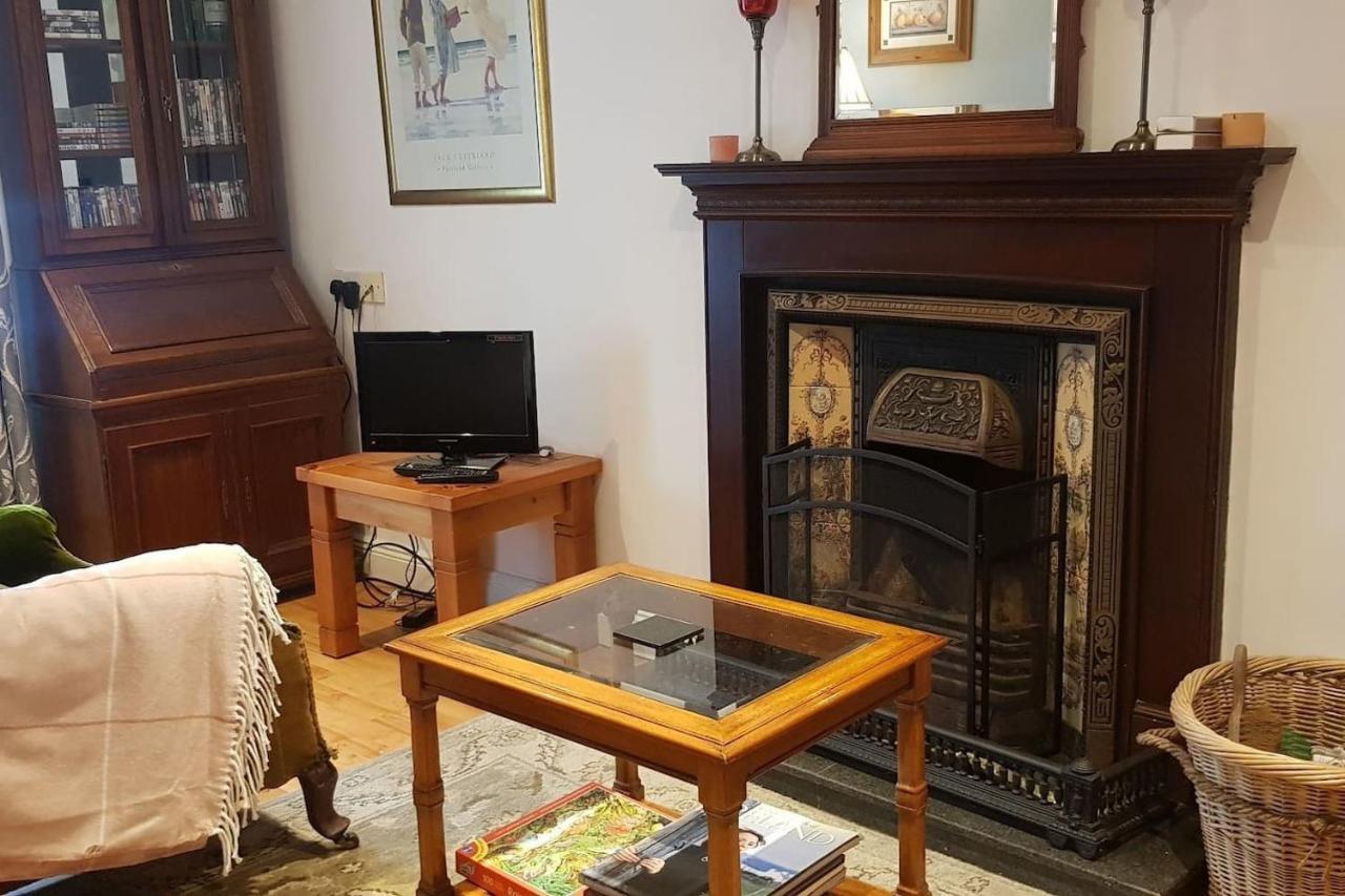 Cosy Townhouse On The Hill In Ireland Villa Banagher Exteriör bild